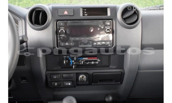 Buy Import Toyota Land Cruiser White Car in Import - Dubai in Enga Buy Import Toyota Land Cruiser White Car in Import - Dubai in Enga