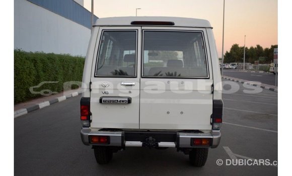 Buy Import Toyota Land Cruiser White Car in Import - Dubai in Enga Buy Import Toyota Land Cruiser White Car in Import - Dubai in Enga