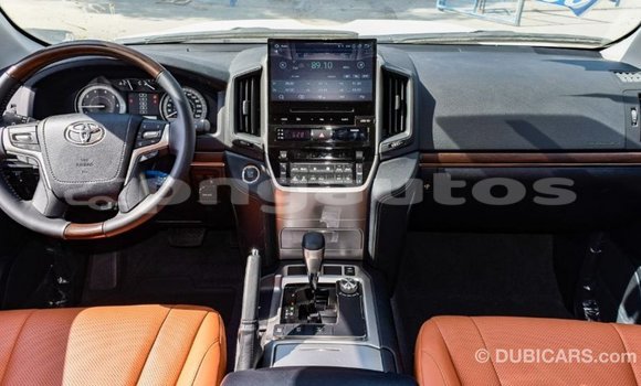 Buy Import Toyota Land Cruiser White Car in Import - Dubai in Enga Buy Import Toyota Land Cruiser White Car in Import - Dubai in Enga