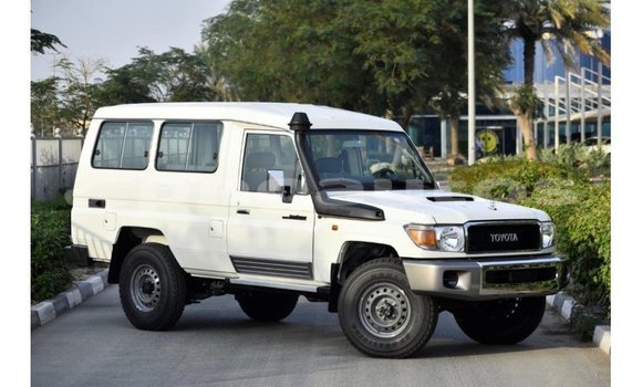 Buy Import Toyota Land Cruiser White Car in Import - Dubai in Enga Buy Import Toyota Land Cruiser White Car in Import - Dubai in Enga