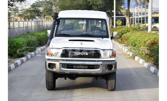 Buy Import Toyota Land Cruiser White Car in Import - Dubai in Enga Buy Import Toyota Land Cruiser White Car in Import - Dubai in Enga