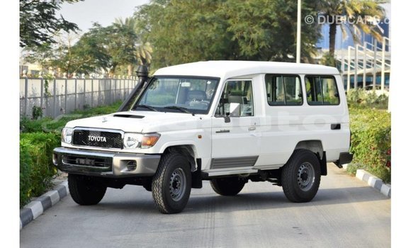 Buy Import Toyota Land Cruiser White Car in Import - Dubai in Enga Buy Import Toyota Land Cruiser White Car in Import - Dubai in Enga