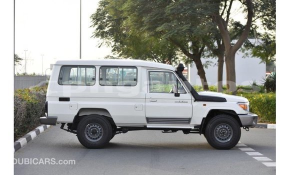 Buy Import Toyota Land Cruiser White Car in Import - Dubai in Enga Buy Import Toyota Land Cruiser White Car in Import - Dubai in Enga