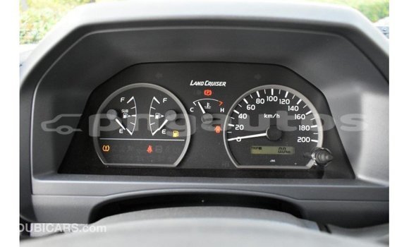 Buy Import Toyota Land Cruiser White Car in Import - Dubai in Enga Buy Import Toyota Land Cruiser White Car in Import - Dubai in Enga