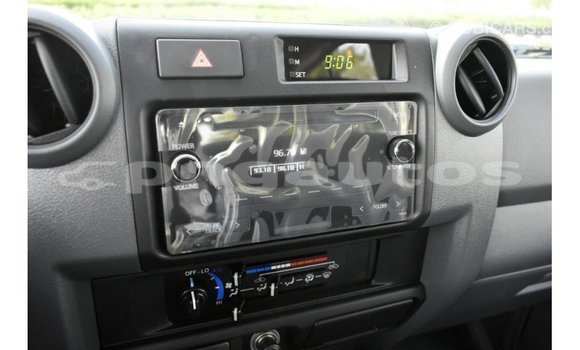 Buy Import Toyota Land Cruiser White Car in Import - Dubai in Enga Buy Import Toyota Land Cruiser White Car in Import - Dubai in Enga