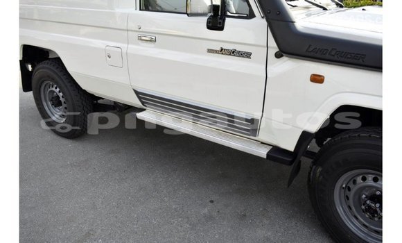 Buy Import Toyota Land Cruiser White Car in Import - Dubai in Enga Buy Import Toyota Land Cruiser White Car in Import - Dubai in Enga