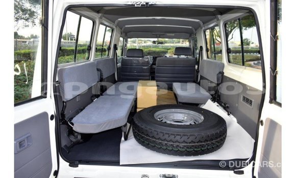 Buy Import Toyota Land Cruiser White Car in Import - Dubai in Enga Buy Import Toyota Land Cruiser White Car in Import - Dubai in Enga