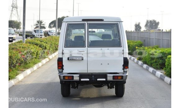 Buy Import Toyota Land Cruiser White Car in Import - Dubai in Enga Buy Import Toyota Land Cruiser White Car in Import - Dubai in Enga