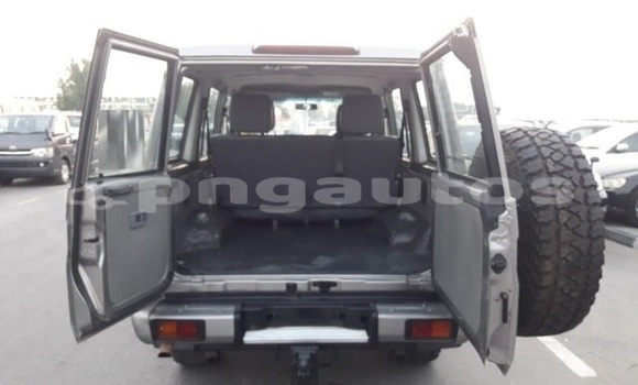 Buy Used Toyota Land Cruiser Beige Car in Port Moresby in National Capital District Buy Used Toyota Land Cruiser Beige Car in Port Moresby in National Capital District