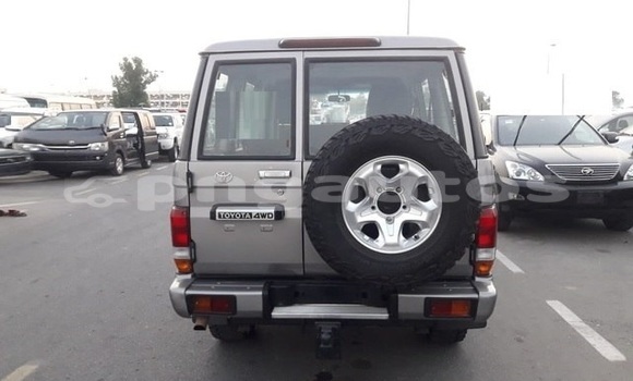 Buy Used Toyota Land Cruiser Beige Car in Port Moresby in National Capital District Buy Used Toyota Land Cruiser Beige Car in Port Moresby in National Capital District
