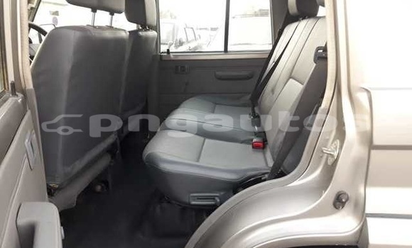 Buy Used Toyota Land Cruiser Beige Car in Port Moresby in National Capital District Buy Used Toyota Land Cruiser Beige Car in Port Moresby in National Capital District