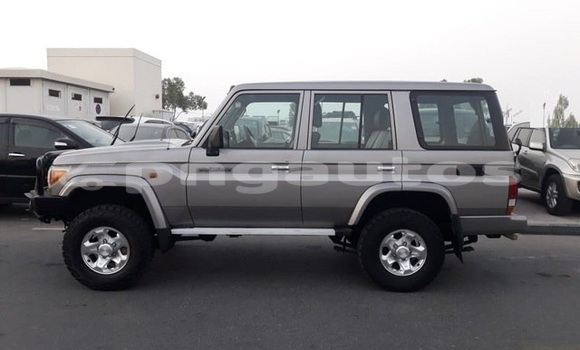Buy Used Toyota Land Cruiser Beige Car in Port Moresby in National Capital District Buy Used Toyota Land Cruiser Beige Car in Port Moresby in National Capital District