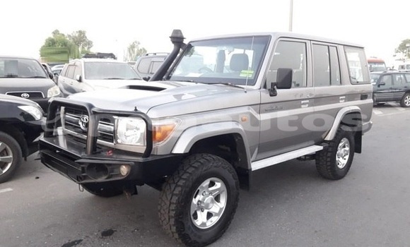 Buy Used Toyota Land Cruiser Beige Car in Port Moresby in National Capital District Buy Used Toyota Land Cruiser Beige Car in Port Moresby in National Capital District