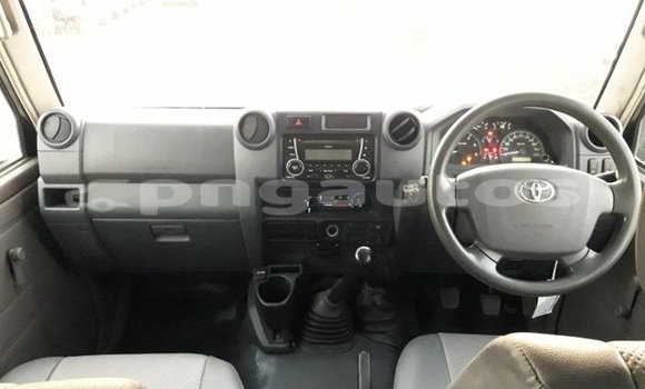 Buy Used Toyota Land Cruiser Beige Car in Port Moresby in National Capital District Buy Used Toyota Land Cruiser Beige Car in Port Moresby in National Capital District
