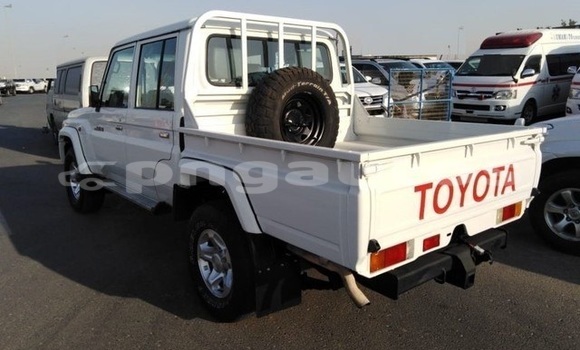 Buy Used Toyota Land Cruiser White Car in Port Moresby in National Capital District Buy Used Toyota Land Cruiser White Car in Port Moresby in National Capital District