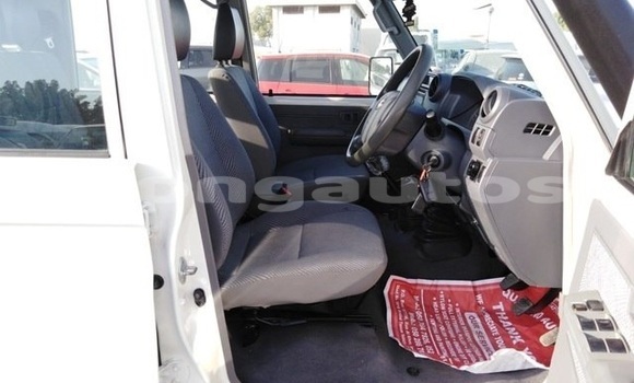 Buy Used Toyota Land Cruiser White Car in Port Moresby in National Capital District Buy Used Toyota Land Cruiser White Car in Port Moresby in National Capital District