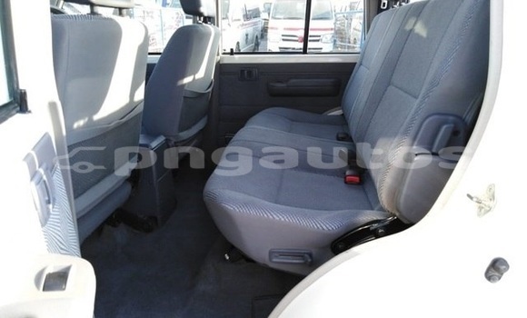 Buy Used Toyota Land Cruiser White Car in Port Moresby in National Capital District Buy Used Toyota Land Cruiser White Car in Port Moresby in National Capital District