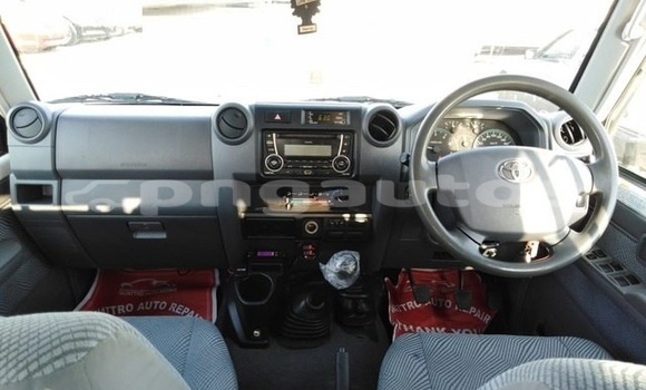 Buy Used Toyota Land Cruiser White Car in Port Moresby in National Capital District Buy Used Toyota Land Cruiser White Car in Port Moresby in National Capital District