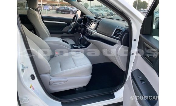 Buy Import Toyota Highlander White Car in Import - Dubai in Enga Buy Import Toyota Highlander White Car in Import - Dubai in Enga