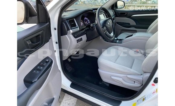 Buy Import Toyota Highlander White Car in Import - Dubai in Enga Buy Import Toyota Highlander White Car in Import - Dubai in Enga