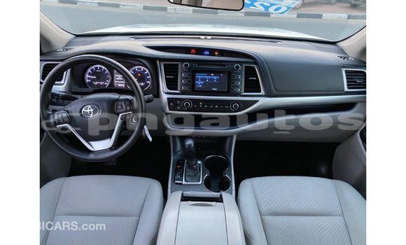 Buy Import Toyota Highlander White Car in Import - Dubai in Enga Buy Import Toyota Highlander White Car in Import - Dubai in Enga