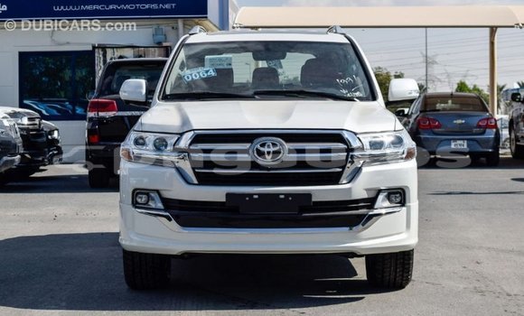 Buy Import Toyota Land Cruiser White Car in Import - Dubai in Enga Buy Import Toyota Land Cruiser White Car in Import - Dubai in Enga