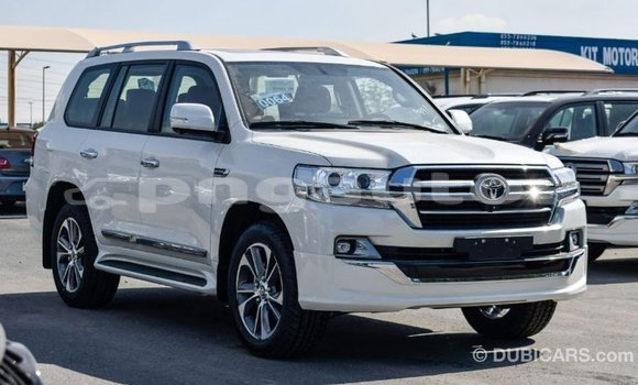 Buy Import Toyota Land Cruiser White Car in Import - Dubai in Enga Buy Import Toyota Land Cruiser White Car in Import - Dubai in Enga