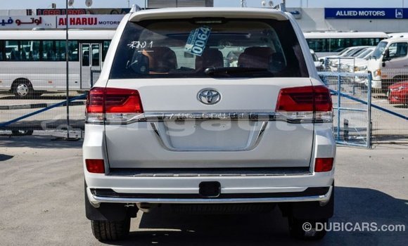 Buy Import Toyota Land Cruiser White Car in Import - Dubai in Enga Buy Import Toyota Land Cruiser White Car in Import - Dubai in Enga