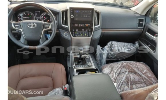 Buy Import Toyota Land Cruiser White Car in Import - Dubai in Enga Buy Import Toyota Land Cruiser White Car in Import - Dubai in Enga