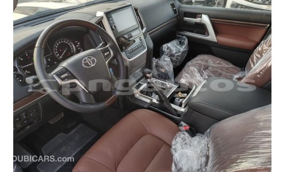 Buy Import Toyota Land Cruiser White Car in Import - Dubai in Enga Buy Import Toyota Land Cruiser White Car in Import - Dubai in Enga