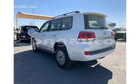 Buy Import Toyota Land Cruiser White Car in Import - Dubai in Enga Buy Import Toyota Land Cruiser White Car in Import - Dubai in Enga