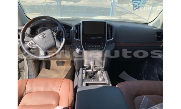 Buy Import Toyota Land Cruiser White Car in Import - Dubai in Enga Buy Import Toyota Land Cruiser White Car in Import - Dubai in Enga