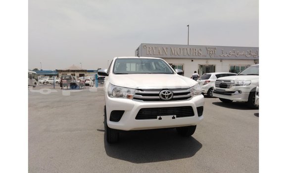 Acheter Import Voiture Toyota Hilux Blanc à Import - Dubai, Enga Acheter Import Voiture Toyota Hilux Blanc à Import - Dubai, Enga