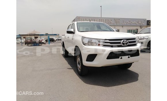 Acheter Import Voiture Toyota Hilux Blanc à Import - Dubai, Enga Acheter Import Voiture Toyota Hilux Blanc à Import - Dubai, Enga