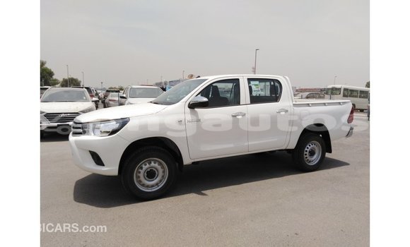 Acheter Import Voiture Toyota Hilux Blanc à Import - Dubai, Enga Acheter Import Voiture Toyota Hilux Blanc à Import - Dubai, Enga