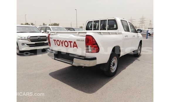 Acheter Import Voiture Toyota Hilux Blanc à Import - Dubai, Enga Acheter Import Voiture Toyota Hilux Blanc à Import - Dubai, Enga