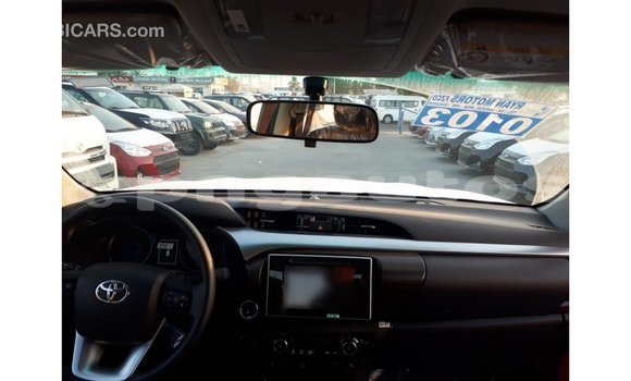 Acheter Import Voiture Toyota Hilux Rouge à Import - Dubai, Enga Acheter Import Voiture Toyota Hilux Rouge à Import - Dubai, Enga