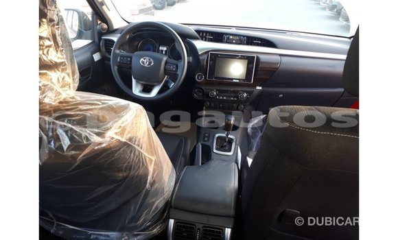 Acheter Import Voiture Toyota Hilux Rouge à Import - Dubai, Enga Acheter Import Voiture Toyota Hilux Rouge à Import - Dubai, Enga