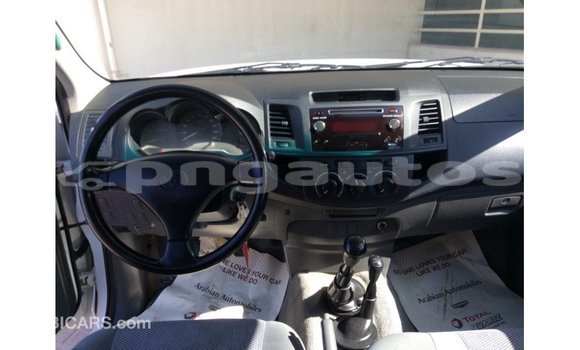 Buy Import Toyota Hilux White Car in Import - Dubai in Enga Buy Import Toyota Hilux White Car in Import - Dubai in Enga