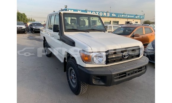 Buy Import Toyota Land Cruiser White Car in Import - Dubai in Enga Buy Import Toyota Land Cruiser White Car in Import - Dubai in Enga
