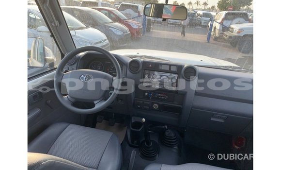 Buy Import Toyota Land Cruiser White Car in Import - Dubai in Enga Buy Import Toyota Land Cruiser White Car in Import - Dubai in Enga