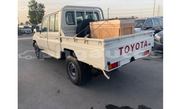 Buy Import Toyota Land Cruiser White Car in Import - Dubai in Enga Buy Import Toyota Land Cruiser White Car in Import - Dubai in Enga