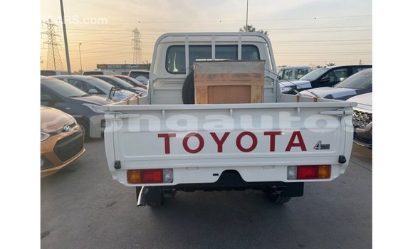 Buy Import Toyota Land Cruiser White Car in Import - Dubai in Enga Buy Import Toyota Land Cruiser White Car in Import - Dubai in Enga