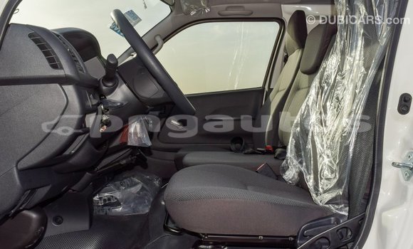 Acheter Import Voiture Toyota Hiace Blanc à Import - Dubai, Enga Acheter Import Voiture Toyota Hiace Blanc à Import - Dubai, Enga
