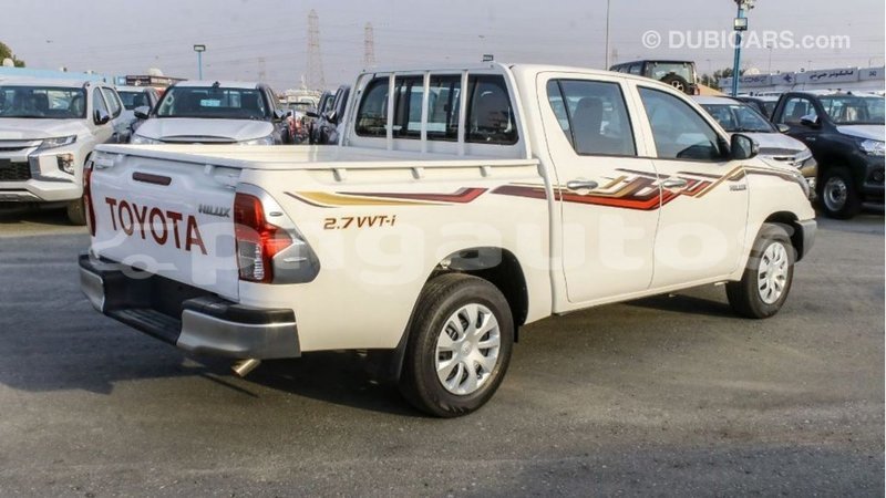 Big with watermark toyota hilux enga import dubai 4615