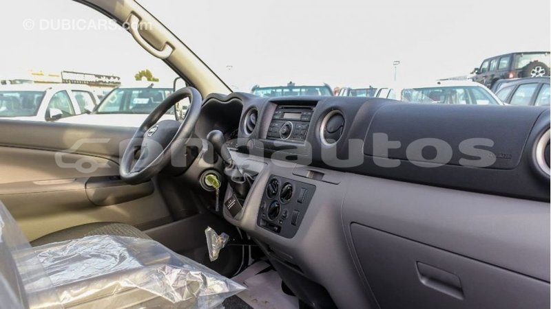 Big with watermark nissan urvan enga import dubai 4620