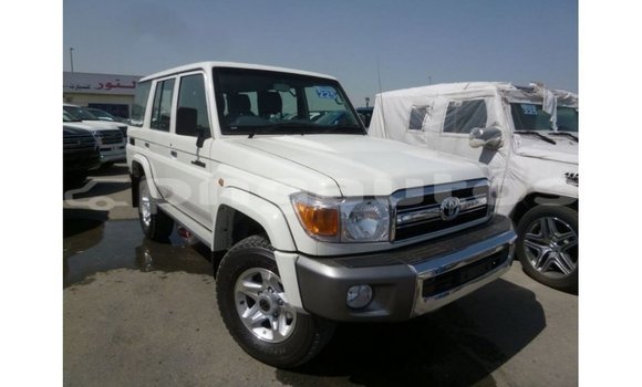 Buy Import Toyota Land Cruiser White Car in Import - Dubai in Enga Buy Import Toyota Land Cruiser White Car in Import - Dubai in Enga