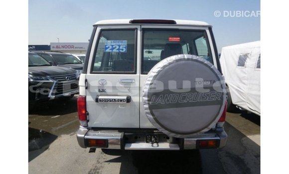Buy Import Toyota Land Cruiser White Car in Import - Dubai in Enga Buy Import Toyota Land Cruiser White Car in Import - Dubai in Enga