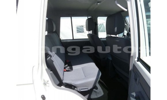 Buy Import Toyota Land Cruiser White Car in Import - Dubai in Enga Buy Import Toyota Land Cruiser White Car in Import - Dubai in Enga