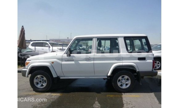 Buy Import Toyota Land Cruiser White Car in Import - Dubai in Enga Buy Import Toyota Land Cruiser White Car in Import - Dubai in Enga